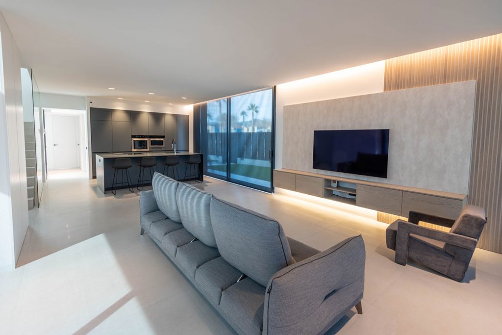 Diseño de cocina con mobiliario Fenix Grigio Bromo, resistente y a prueba de los pequeños de la casa