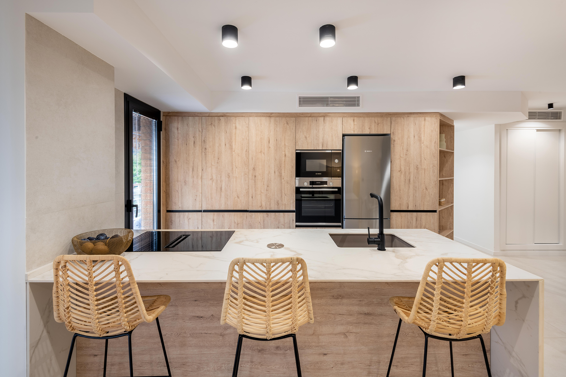 Diseño de cocina útil y práctica para apartamento de verano en Benicassim.