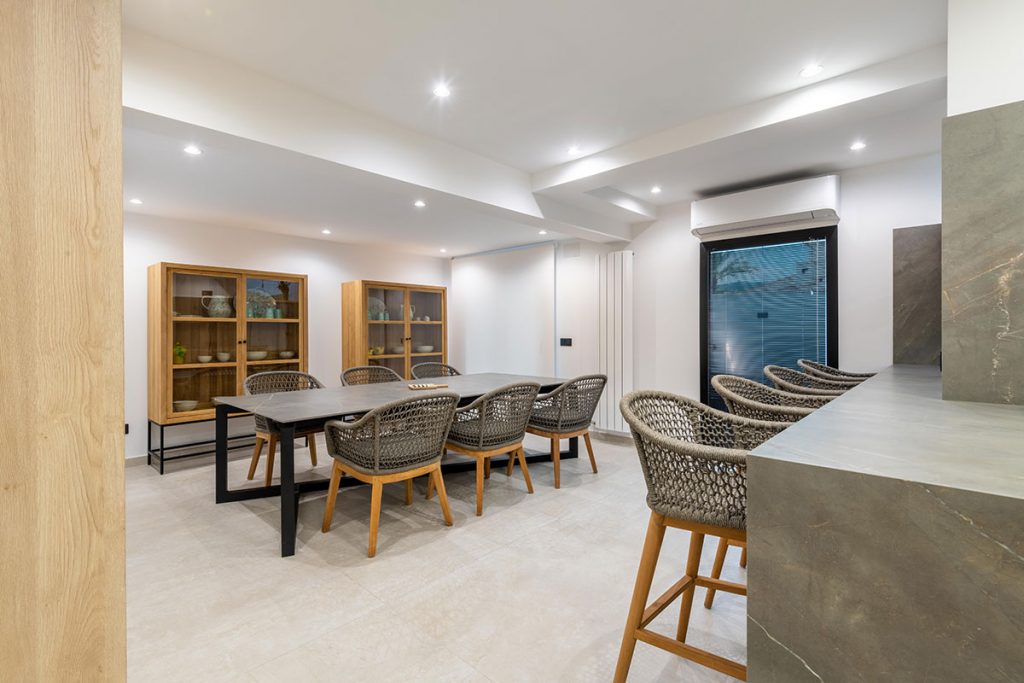 Diseño de cocina útil y práctica para residencia de verano en Benicassim.