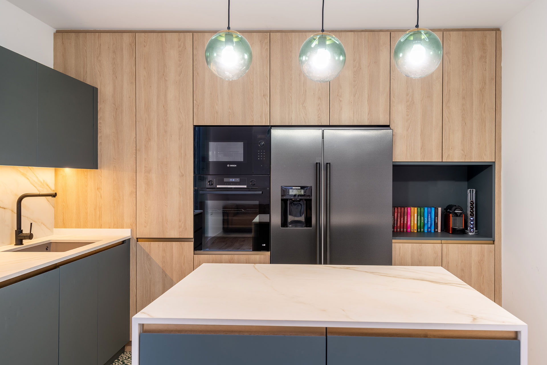 Diseño, fabricación e instalación de cocina basada en el Feng Shui, en unifamiliar situada en Castellón.