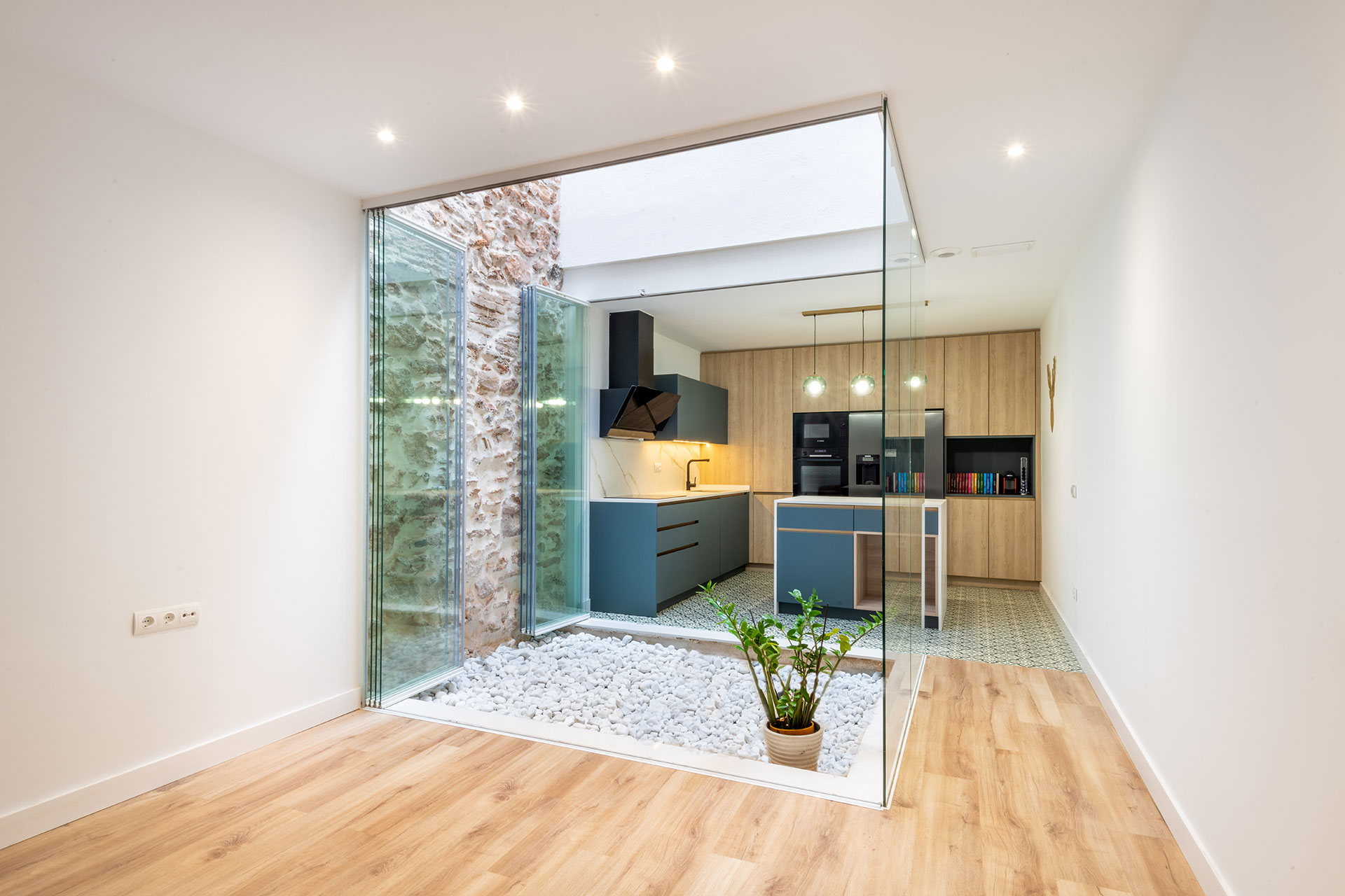 Diseño, fabricación e instalación de cocina basada en el Feng Shui, en unifamiliar situada en Castellón.